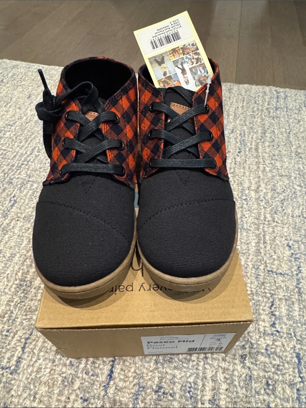Toms Paseo Mid size 3 youth new in box